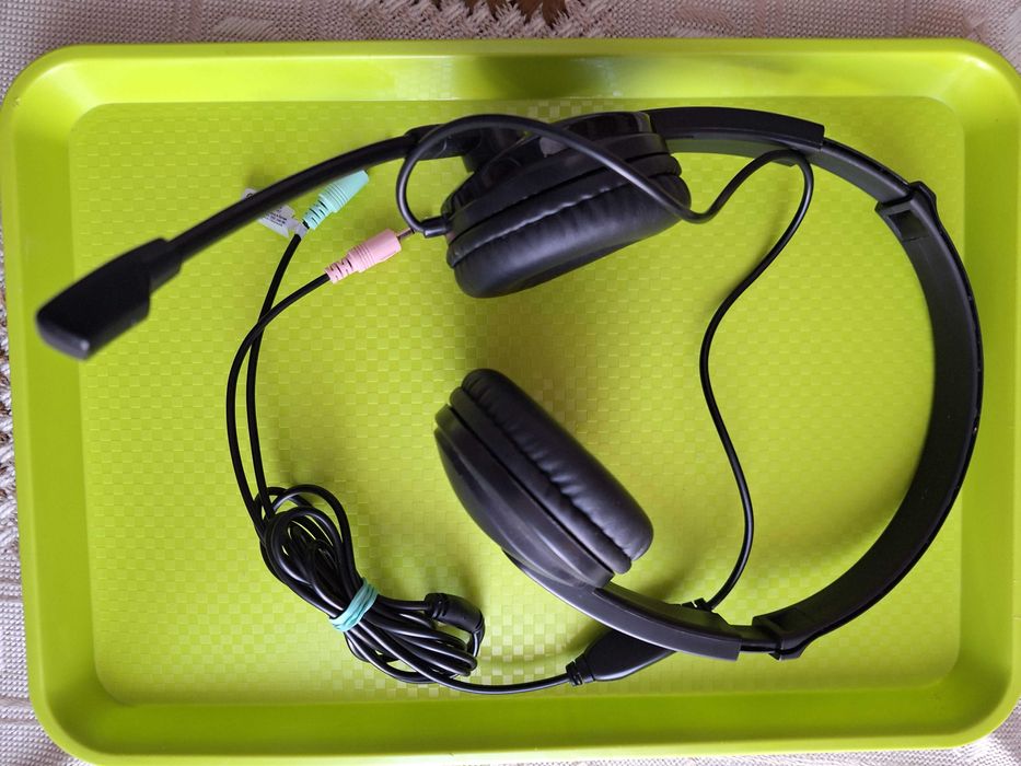 Casti audio stereo cu microfon si potentiometru reglare volum