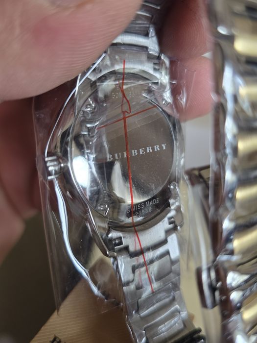 Уникално красив часовник Burberry