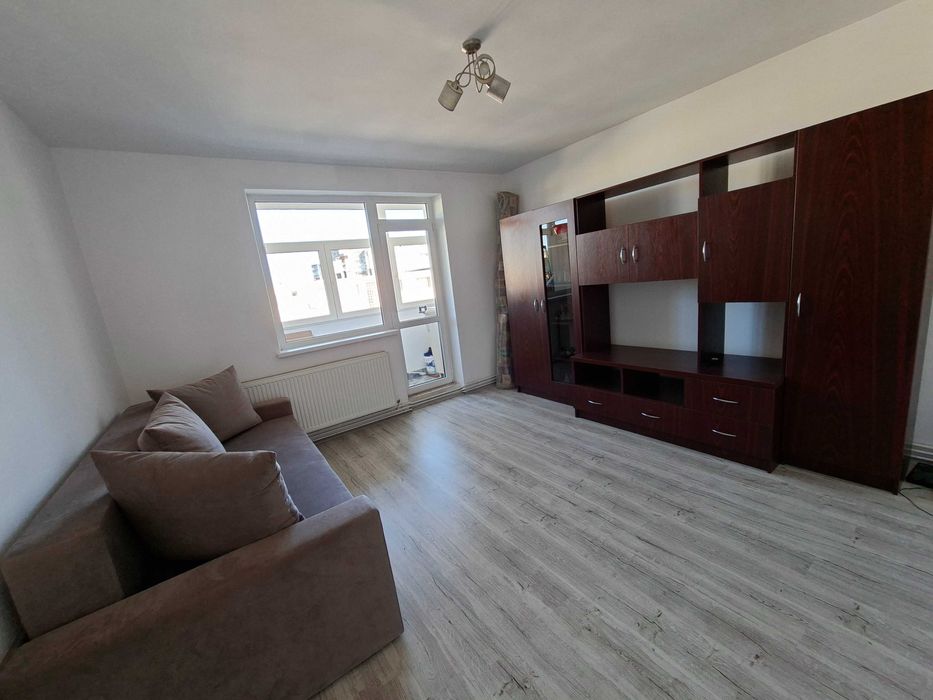 Închiriez apartament 3 camere zonă centrală