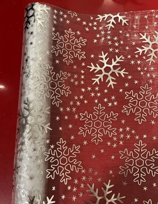 Новогодняя дорожка скатерть на стол снежинки золото, серебро
