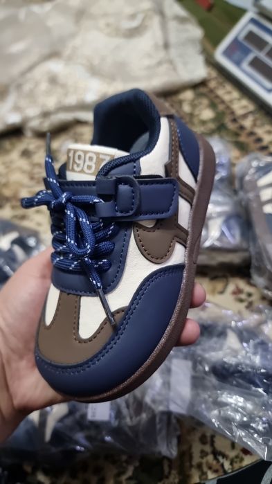 Oyoq kiyimla sotiladi xitoyda ishlab chiqarilgan sifati zur