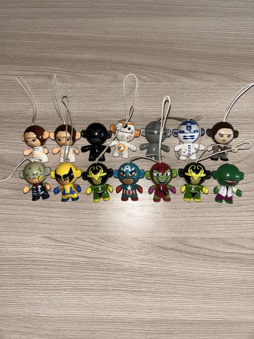 Киндеры игрушки продам