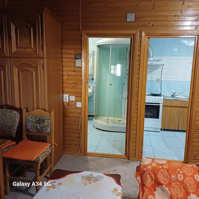 Închiriez,garsonieră și apartament!