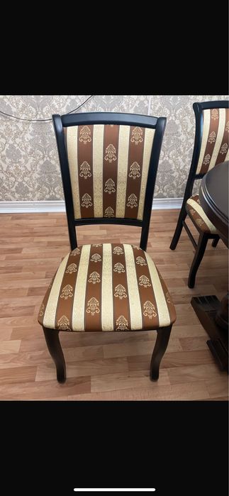 Продается стол со стульями