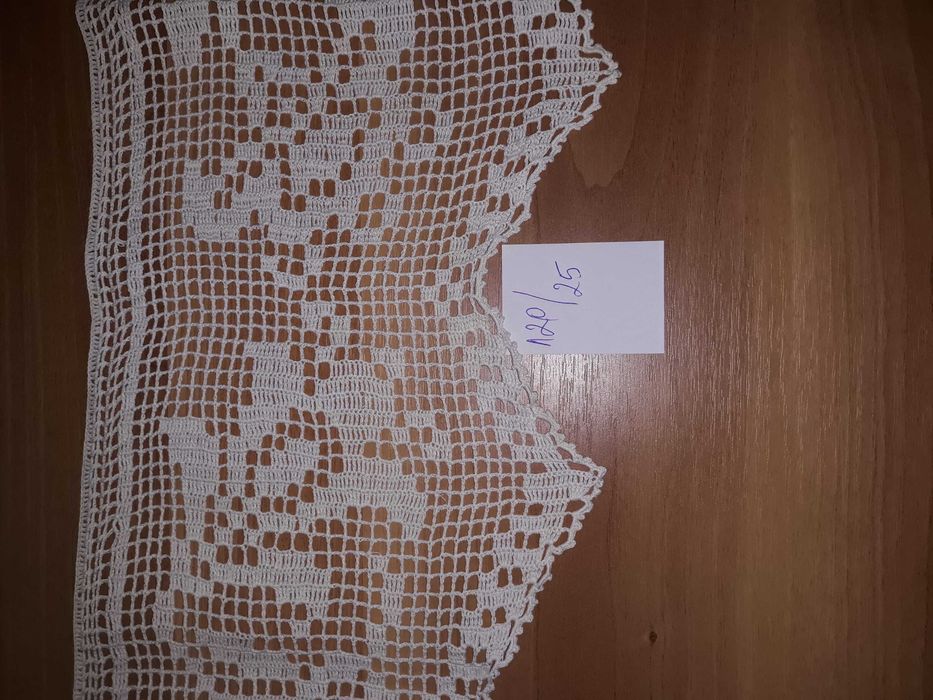 Dantela croșetata manual