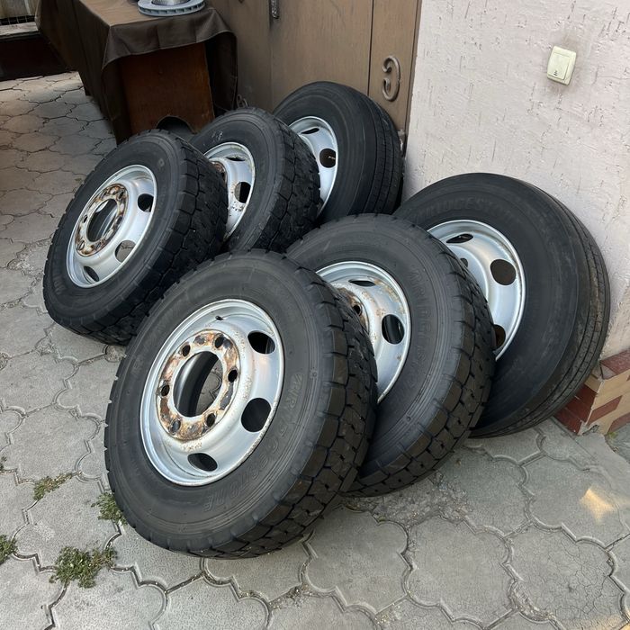 Шины 215/75R17.5 с дисками