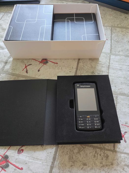 Telefon Sony Ericsson W960i cu touchscreen (pt colecționari) - impecabil, full box