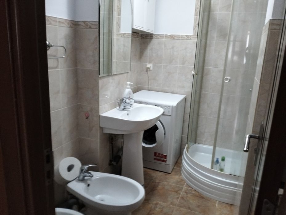 Inchiriez apartament 3 camere