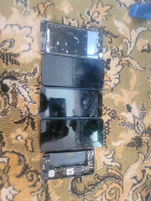 Продам телефоны 5 штук