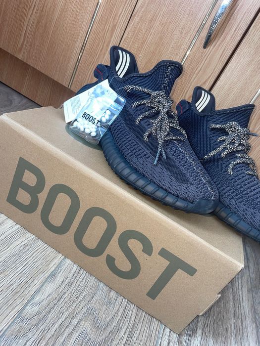 adidas Yeezy Boost 350 v2