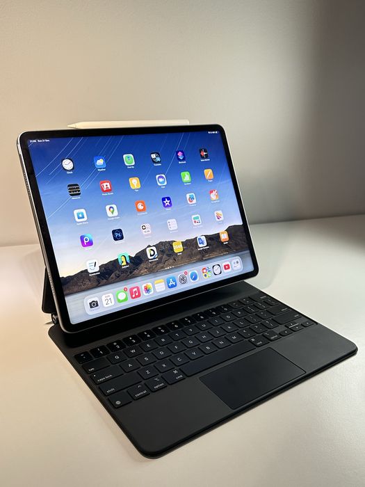 iPad Pro 12’9 дюймов + Magic Keyboard + Apple Pencil 2