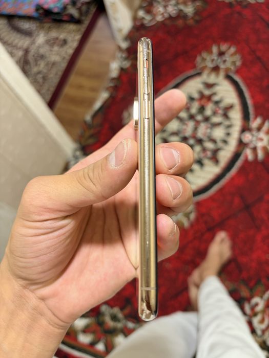 iPhone xs в хорошем состоянии