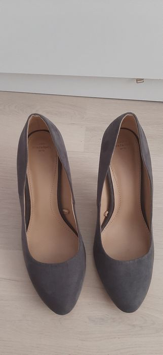 Обувки на висок ток