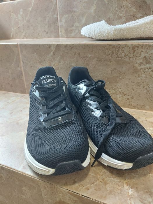 Дамски спортни обувки