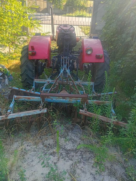 Vând tractor utb445