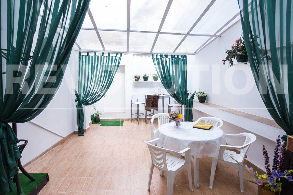 АРТИСТИЧЕН МНОГОСТАЕН апартамент в района на Центъра!