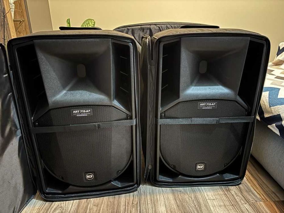 Boxe RCF 715 MK 4+huse permanente+ stative gravity +mixer digital Behringer flow 8 +cabluri aferente