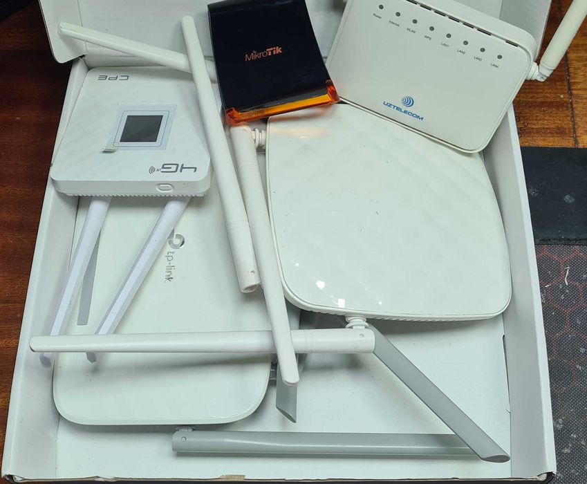 Продаётся одним лотом , wi-fi роутеры 5шт.