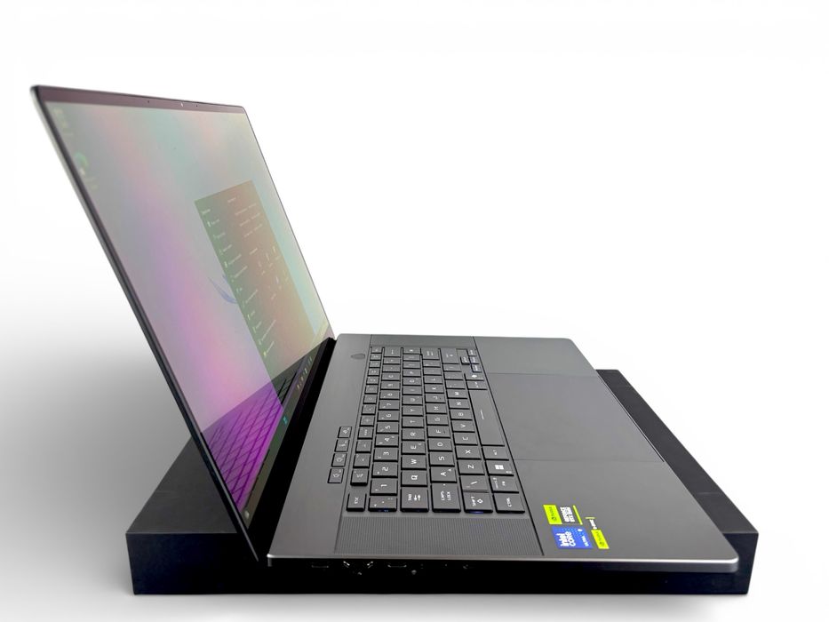 Лаптоп ASUS ROG Zephyrus G16 16 2.5K Ultra 9 285H 32RAM 2TB RTX 5080