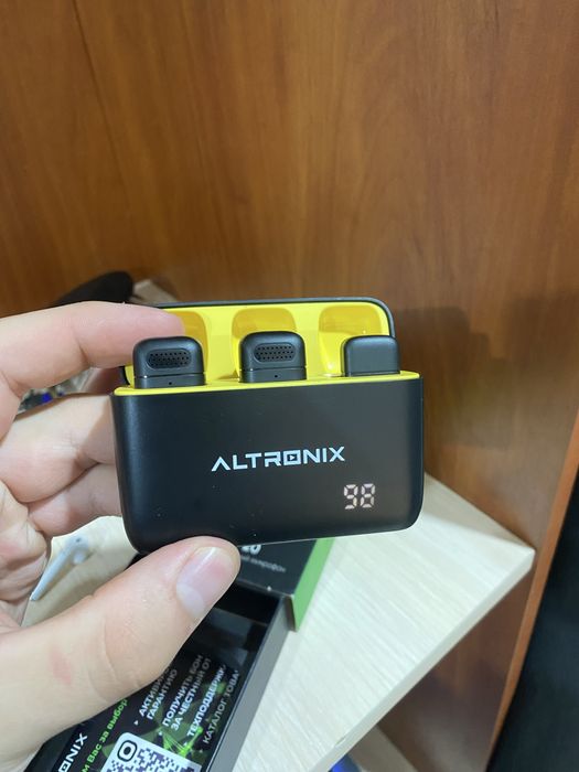 Петлички “Altronix” на iPhone, разъема Lightning