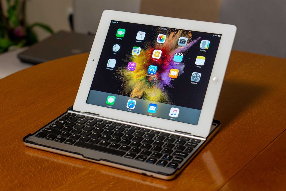 iPad (4th generation) A1480 Wi-Fi + Cellular + bluetooth keyboard /case/