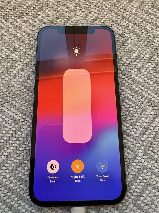 iPhone 12 в отличном состоянии