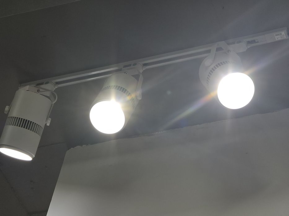 Спот лампа освещение