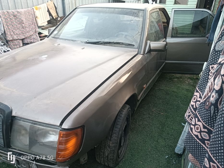 Мерседе Е200 124