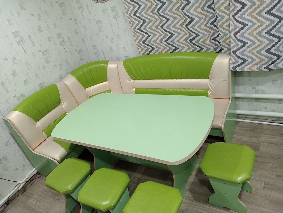 Кухонные столы и стулья