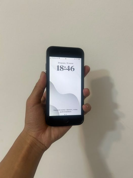 Продаю iPhone 8 (64)