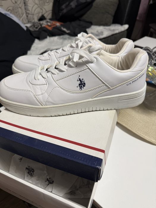 Бели обувки U.S POLO ASSN