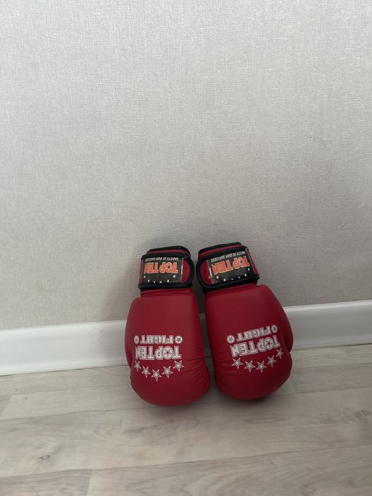 Боксерские перчатки