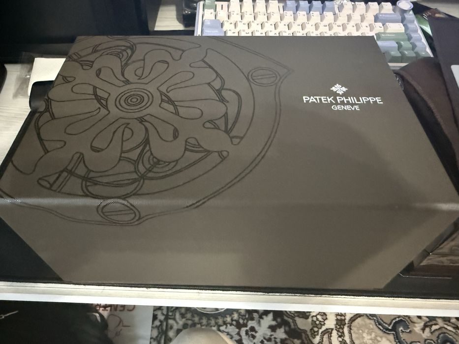 Patek Philippe Nautilus 5712 Moon phase 1:1 clone