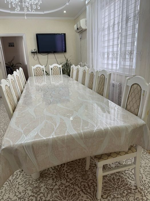 Продается стол и стулья