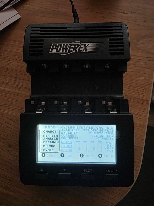 Charger analyzer/incarcator acumulatori Maha Powerex MH-C9000