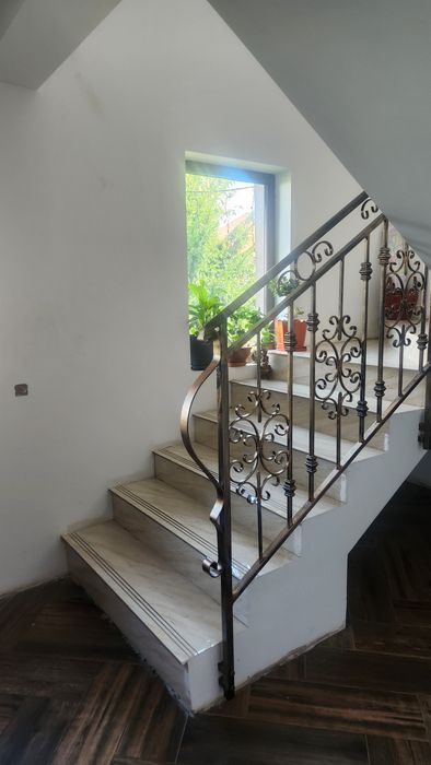 Casă Bucov P+1E  zona Primărie Bucov  240 mp construiți si teren 850 mp