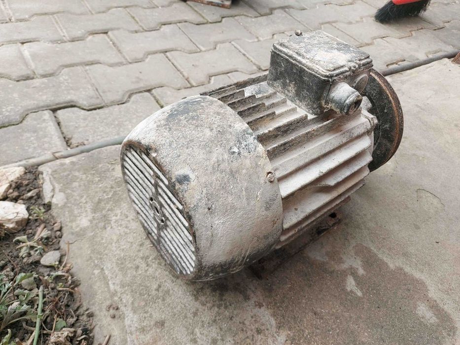 Motor trifazic cu fulie, diametre variabile. 1,5 KW