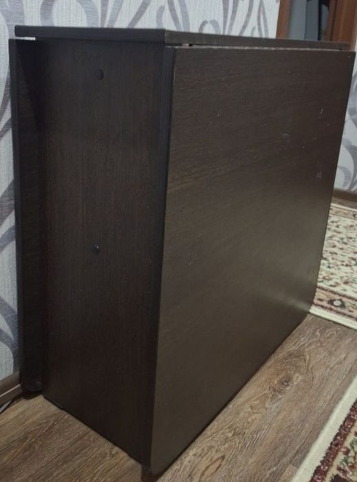 Продам стол книжку