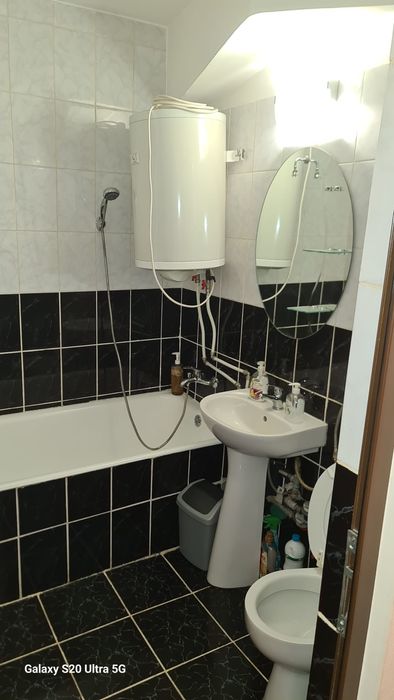 Inchiriez Garsoniera Zona Dunarea/ Floraraie Bloc B3 Etaj 8 cu Lift no