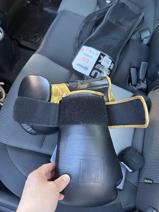 Боксерские перчатки