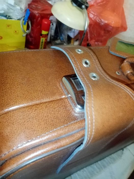 Кожаный винтажный чемодан