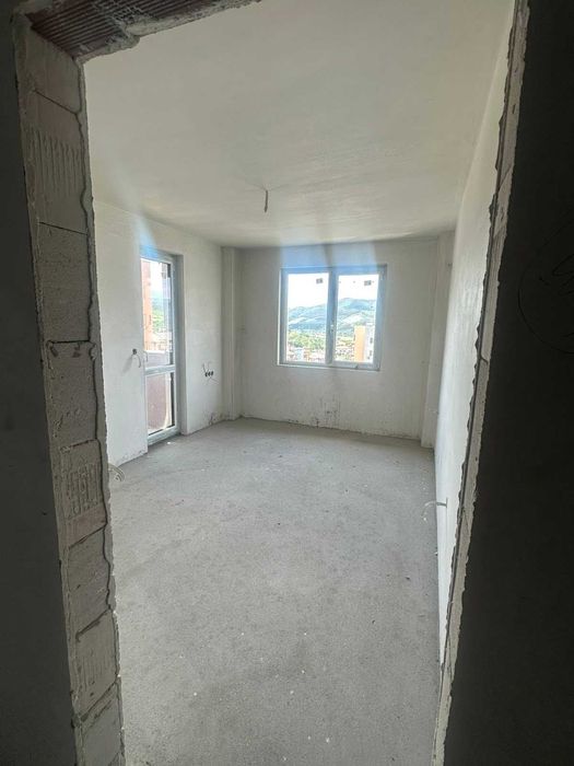 Тристаен апартамент за продажба с Акт 16 в кв. Струмско, гр. Благоевград