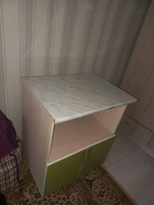 Продам кухонную тумбочку б/у