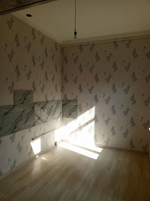 Hovli sotiladi uch qaxramon poʻstidan kirganda