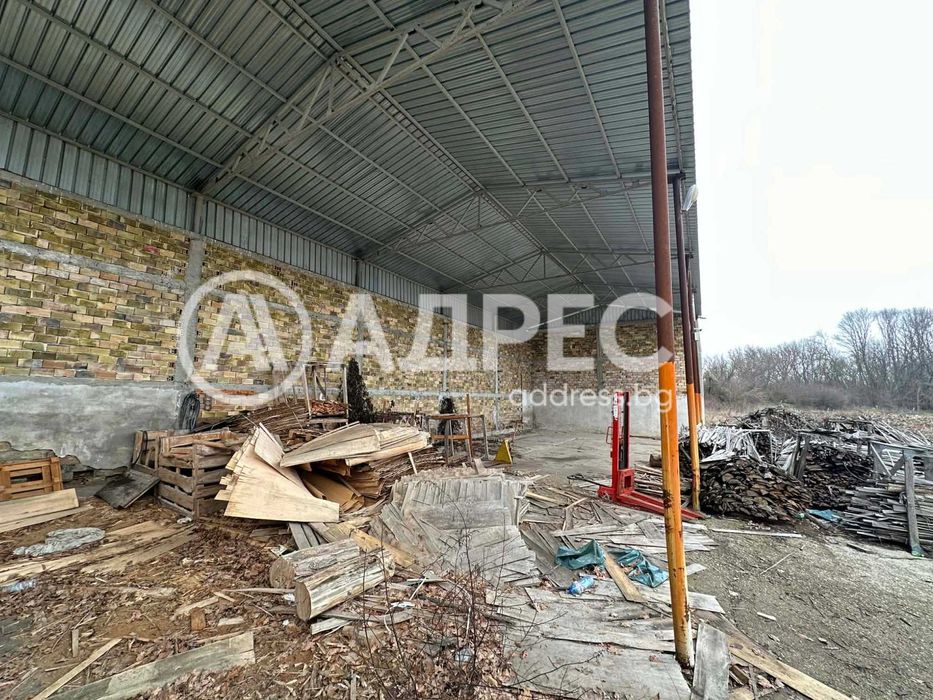 Продава се производствен имот – дърводелски цех в с. Кардам
