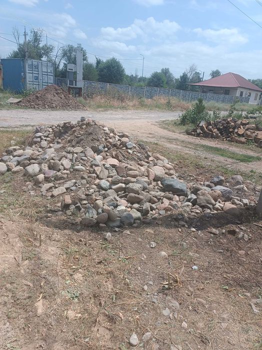 Продам камень для фундамента, отдам дешево.