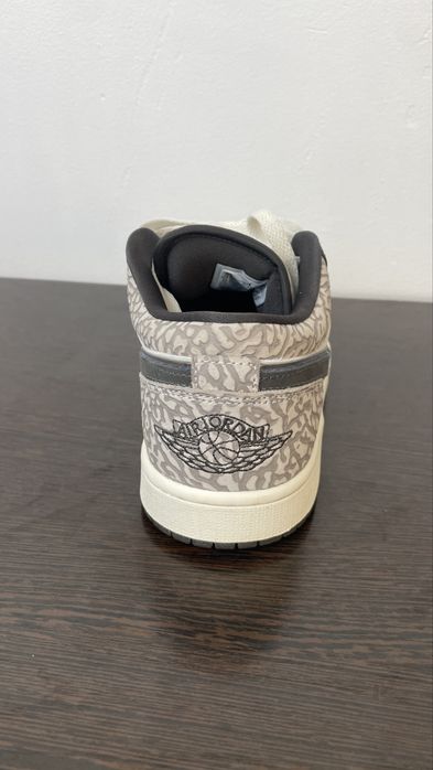 Кросовки Air Jordan 1 LOW SE V2