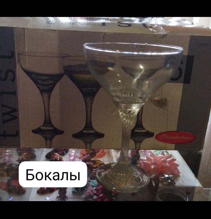 Продам стеклянную вазу