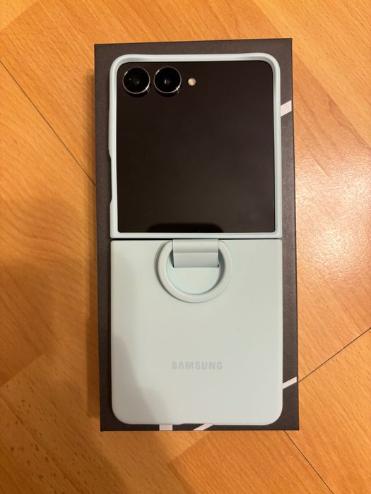 Samsung Z Flip 7 - Jet Black