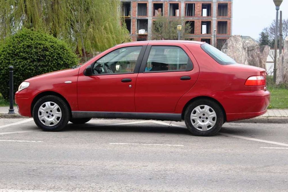 autoturism Fiat  Albea rosie 105,000km 1400cmc 2airbag ABS in stare foarte buna.